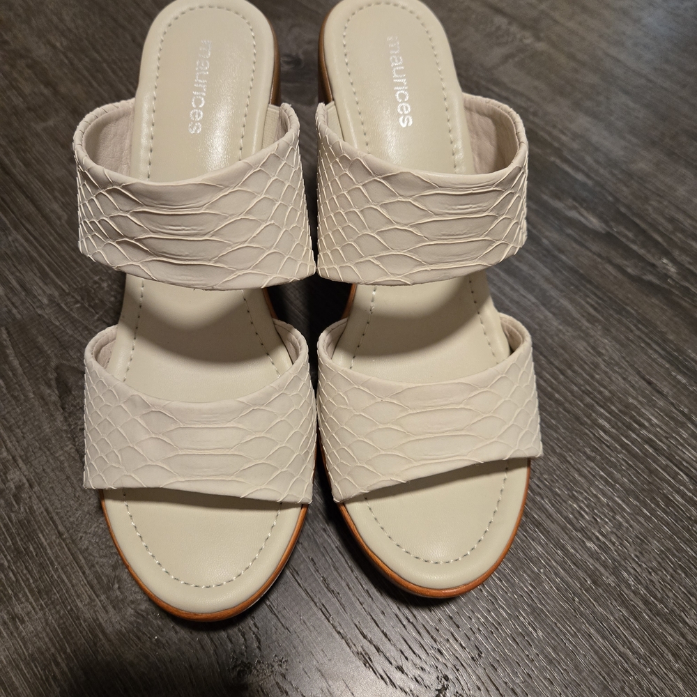 Maurice’s Brittany Block Heel 2-Strap Sandals Cream Sandal Size 8.5